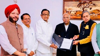 **EDS: IMAGE VIA @kharge POSTED ON WEDNESDAY, MARCH 6, 2024** New Delhi: Congress President Mallikarjun Kharge receives the party's draft manifesto for the 2024 Lok Sabha elections by the Congress Manifesto Committee. (PTI Photo)(PTI03_06_2024_000344A) **EDS: IMAGE VIA @kharge POSTED ON WEDNESDAY, MARCH 6, 2024** New Delhi: Congress President Mallikarjun Kharge receives the party's draft manifesto for the 2024 Lok Sabha elections by the Congress Manifesto Committee. (PTI Photo)(PTI03_06_2024_000344A)