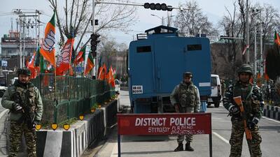 Security forces stand guard outside Bakshi Stadium, the venue of Prime Minister Narendra Modi’s public rally, in Srinagar. (Waseem Andrabi /HT) Security forces stand guard outside Bakshi Stadium, the venue of Prime Minister Narendra Modi’s public rally, in Srinagar. (Waseem Andrabi /HT)