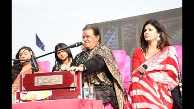 Singer Anup Jalota performs at Amiphoria. (HT Photo) Singer Anup Jalota performs at Amiphoria. (HT Photo)