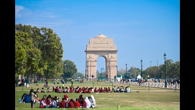 The minimum temperature at Safdarjung was 9°C on Wednesday, four degrees below normal. (Sanchit Khanna/HT Photo) The minimum temperature at Safdarjung was 9°C on Wednesday, four degrees below normal. (Sanchit Khanna/HT Photo)