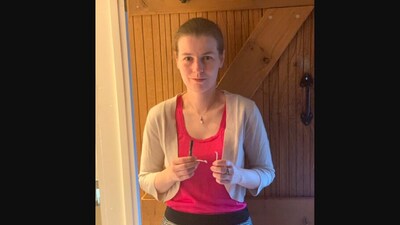 The image shows the woman who rescued herself from a locked bathroom by picking a lock with eyeliner and a cotton swab. (X/@krisztina_ilko) The image shows the woman who rescued herself from a locked bathroom by picking a lock with eyeliner and a cotton swab. (X/@krisztina_ilko)