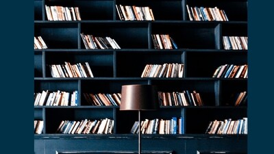 Well-explored, stylish and affluent is how you might describe Bookshelf Wealth, a top home décor trend for 2024 (Pexels)