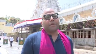 Sandeep Reddy was seen in a bald avatar at Tirumala temple Sandeep Reddy was seen in a bald avatar at Tirumala temple