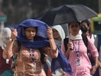 Commuters walk on the road amid heatwave. (Santosh Kumar/HT photo) Commuters walk on the road amid heatwave. (Santosh Kumar/HT photo)