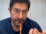 Aamir Khan kept things casual and chilled out during his latest live session on Instagram.