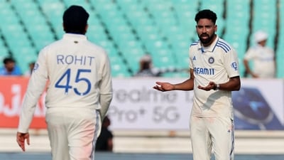 India's Mohammed Siraj speaks to Rohit Sharma (REUTERS)