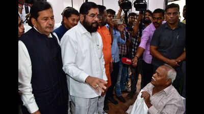 Chief Minister Eknath Shinde visited the Aapla Dawakhana (Balasaheb Thackeray health centre) near Worli on Thursday. (Bhushan Koyande/HT Photo) Chief Minister Eknath Shinde visited the Aapla Dawakhana (Balasaheb Thackeray health centre) near Worli on Thursday. (Bhushan Koyande/HT Photo)