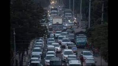 Locals say that despite numerous complaints, the traffic police have failed to control the traffic flow in the area. (HT File Photo/ For reference)