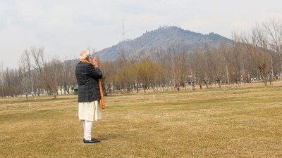 Prime Minister Narendra Modi offered his reverence to the Shankaracharya Hill and the temple atop it during his Kashmir visit on Thursday. (X(formerly Twitter)) Prime Minister Narendra Modi offered his reverence to the Shankaracharya Hill and the temple atop it during his Kashmir visit on Thursday. (X(formerly Twitter))