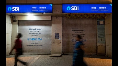 On March 4, SBI moved its plea for an extension. (Satish Bate/HT Photo) On March 4, SBI moved its plea for an extension. (Satish Bate/HT Photo)