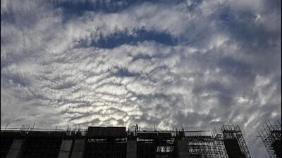 Overcast conditions in Delhi due to western disturbances. (Raj K Raj/ HT Photo) Overcast conditions in Delhi due to western disturbances. (Raj K Raj/ HT Photo)
