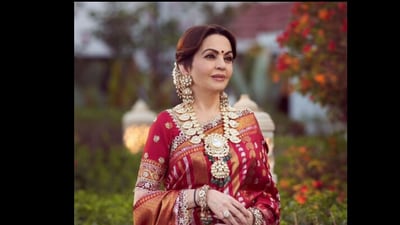 Nita Ambani wore this Swadesh saree at Reliance dinner in Jamnagar. (X/@ANI) Nita Ambani wore this Swadesh saree at Reliance dinner in Jamnagar. (X/@ANI)