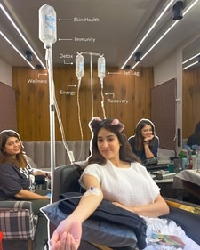 janhvi kapoor glutathione Bollywood actress recently did a photoshoot which was quite revealing and bold. Actually, the actress had done the shoot wearing a saree, but she was not wearing a blouse. She was seen IV drip therapy: A celeb-approved