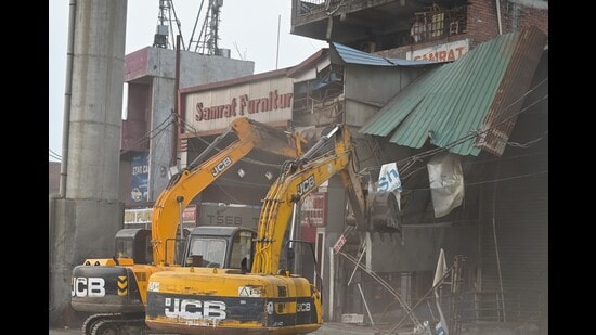 LDA bulldozers razing illegal construction in Akbar Nagar of Lucknow (HT file)