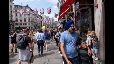 A scene in Regent Street, London, in June 2022 during the Platinum Jubilee celebrations to mark the 70th anniversary of Queen Elizabeth the 2nd’s accession to the throne. (Mike Kemp/In Pictures via Getty Images) A scene in Regent Street, London, in June 2022 during the Platinum Jubilee celebrations to mark the 70th anniversary of Queen Elizabeth the 2nd’s accession to the throne. (Mike Kemp/In Pictures via Getty Images)