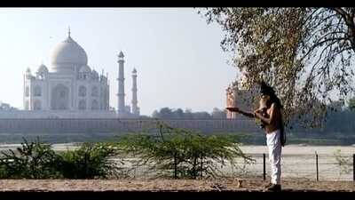 ABHM activist offering prayesr and performing Shiv dance at Mehtab Bagh on Friday. (HT)