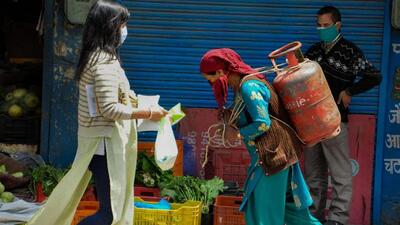 As of now, a 14.2 kg cooking gas cylinder is priced at  ₹903 per unit in Delhi, which will be reduced to  ₹803. (PTI file photo)
