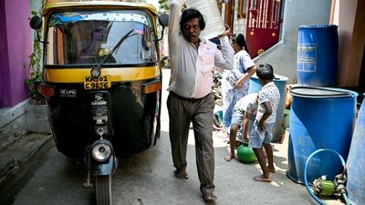 An autorickshaw driver carries a can of water filled from a municipal tap, amid an ongoing water crisis in Bengaluru on March 7, 2024. (Photo by Idrees MOHAMMED / AFP) (AFP) An autorickshaw driver carries a can of water filled from a municipal tap, amid an ongoing water crisis in Bengaluru on March 7, 2024. (Photo by Idrees MOHAMMED / AFP) (AFP)