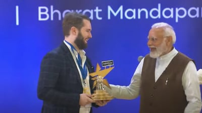 Prime Minister Narendra Modi presents award to American content creator Drew Hicks.