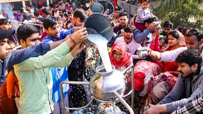Devotees perform 'abhishek' at Shiv temple on the Mahashivratri festival at a Shiv Mandir in Gurugram. (PTI)