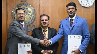 Signing of an MoU between IMD and UP relief commissioner in New Delhi for setting up of 4 Doppler radars in Uttar Pradesh (Sourced) Signing of an MoU between IMD and UP relief commissioner in New Delhi for setting up of 4 Doppler radars in Uttar Pradesh (Sourced)