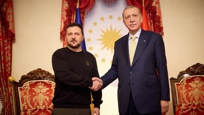 Ukrainian President Volodymyr Zelensky (L) shaking hands with Turkish President Recep Tayyip Erdogan (R) (AFP) Ukrainian President Volodymyr Zelensky (L) shaking hands with Turkish President Recep Tayyip Erdogan (R) (AFP)