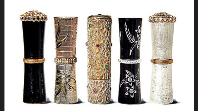 Vintage lipsticks on display at the Makeup Museum in New York City. Casings made before the 1960s tended to be recyclable, made of materials such as aluminium and brass. (Wikimedia Commons) Vintage lipsticks on display at the Makeup Museum in New York City. Casings made before the 1960s tended to be recyclable, made of materials such as aluminium and brass. (Wikimedia Commons)