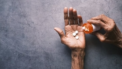 Avoid Overuse of Painkillers: Over-the-counter painkillers, when used excessively, can damage the kidneys, so use them sparingly. (Unsplash) Avoid Overuse of Painkillers: Over-the-counter painkillers, when used excessively, can damage the kidneys, so use them sparingly. (Unsplash)