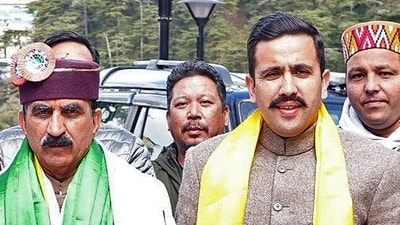 Himachal Pradesh chief minister Sukhwinder Singh Sukhu meets State Public Works Department Minister Vikramaditya Singh, in Shimla on Thursday. (ANI Photo) Himachal Pradesh chief minister Sukhwinder Singh Sukhu meets State Public Works Department Minister Vikramaditya Singh, in Shimla on Thursday. (ANI Photo)