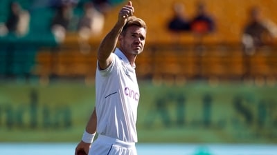 The day started almost perfectly for England with James Anderson dismissing Kuldeep Yadav early and thus becoming the first fast bowler to take 700 Test wickets.&nbsp; (REUTERS)