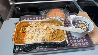 A food vlogger posted this image on X while sharing a tweet on the quality of the food he was served on a Vistara flight. (X/@kripalamanna)