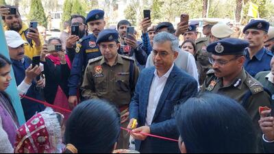 Kapur was here to inaugurate the first-ever crèche at any police line in the state set up by the women and child welfare department and a second e-library at a police line built at a cost of ₹25 lakh. (HT Photo) Kapur was here to inaugurate the first-ever crèche at any police line in the state set up by the women and child welfare department and a second e-library at a police line built at a cost of ₹25 lakh. (HT Photo)