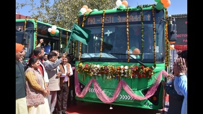 MLA Gian Chand Gupta flagging off electric AC buses from the Sector 5 bus stand in Panchkula on Friday. (HT Photo) MLA Gian Chand Gupta flagging off electric AC buses from the Sector 5 bus stand in Panchkula on Friday. (HT Photo)