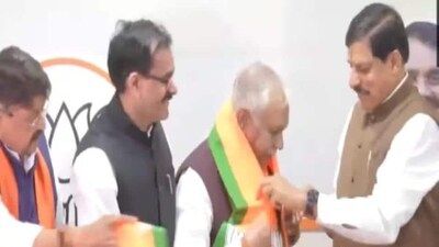 Madhya Pradesh chief minister Mohan Yadav, state BJP president VD Sharma, former CM Shivraj Singh Chauhan, cabinet minister Kailash Vijayvargiya and former minister Narottam Mishra welcomed the Congress leaders to the BJP. (File) Madhya Pradesh chief minister Mohan Yadav, state BJP president VD Sharma, former CM Shivraj Singh Chauhan, cabinet minister Kailash Vijayvargiya and former minister Narottam Mishra welcomed the Congress leaders to the BJP. (File)