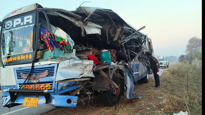 Two passengers sustained injuries after a Punjab Roadways Transport Corporation (PRTC) bus collided head on with a truck on the Bathinda-Malout road early Saturday morning. (Sanjeev Kumar /HT)