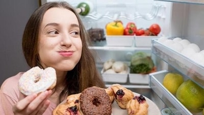 When we are on the weight loss journey, craving sugar can reverse the healthy changes. "Struggling with sugar cravings while striving to manage your weight and embrace healthier choices can be tough. Swipe to discover the main reasons behind those cravings and find solutions," wrote Nutritionist Marina Wright. Here are five reasons why we crave sugar. (Shutterstock) When we are on the weight loss journey, craving sugar can reverse the healthy changes. "Struggling with sugar cravings while striving to manage your weight and embrace healthier choices can be tough. Swipe to discover the main reasons behind those cravings and find solutions," wrote Nutritionist Marina Wright. Here are five reasons why we crave sugar. (Shutterstock)