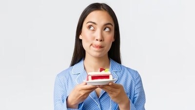 High Cortisol levels can lead to sugar cravings. High stress and anxiety can make us crave sugar as a way of seeking temporary relief. (Freepik) High Cortisol levels can lead to sugar cravings. High stress and anxiety can make us crave sugar as a way of seeking temporary relief. (Freepik)
