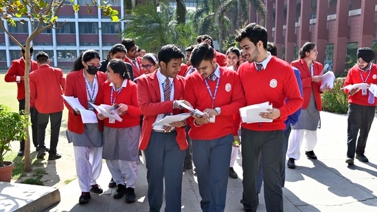 CBSE Class 12 Math Exam 2024 Live: Mathematics, Applied Maths papers end at 1.30 - Vimarsana News