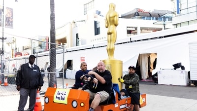 Workers carry an Oscar statue as preparations continue. The show will begin at 3am (IST) on Monday. It will honour the biggest names of Hollywood. (REUTERS)