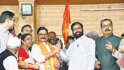 Chief minister Eknath Shinde welcomes MLA Ravindra Waikar , who was once known as a close aide to Sena (UBT) chief Uddhav Thackeray , at his Varsha bungalow in Malabar Hill on Sunday. (Bhushan Koyande/HT Photo) Chief minister Eknath Shinde welcomes MLA Ravindra Waikar , who was once known as a close aide to Sena (UBT) chief Uddhav Thackeray , at his Varsha bungalow in Malabar Hill on Sunday. (Bhushan Koyande/HT Photo)
