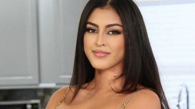 Adult film star Sophia Leone dead at 26, (Instagram)