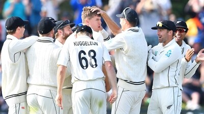 Ben Sears (C) is congratulated by teammates after taking the wicket of Australia's Marnus Labuschagne on day three of the second Test (AFP) Ben Sears (C) is congratulated by teammates after taking the wicket of Australia's Marnus Labuschagne on day three of the second Test (AFP)