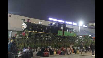The steam engine put on display at Prayagraj railway junction. (HT Photo)