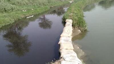 The submission said drain number six was found to be regularly overflowing and leaching into drain eight, which in turn causes problems in water treatment in Delhi due to high pollutants in the water. (HT Photo) The submission said drain number six was found to be regularly overflowing and leaching into drain eight, which in turn causes problems in water treatment in Delhi due to high pollutants in the water. (HT Photo)