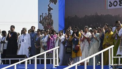 West Bengal chief minister Mamata Banerjee along with 42 Lok Sabha candidates at Brigade Parade Ground during 'Jonogorjon' Rally in Kolkata, India, on Sunday. (Samir Jana/ Hindustan Times)