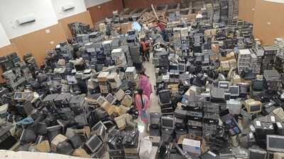 e-waste lying at Government Model Senior Secondary School, Sector 10, Chandigarh. (HT PHOTO) e-waste lying at Government Model Senior Secondary School, Sector 10, Chandigarh. (HT PHOTO)