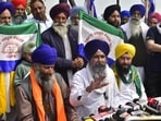 Farm leader Sarwan Singh Pandher (C) with other leaders at Devidaspura in Amritsar on Sunday. (Sameer Sehgal/HT)