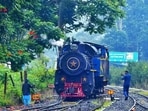 Tamil Nadu: Special toy train service between Mettupalayam-Ooty-Coonoor-Ooty to attract foreign tourists in Nilgiris Tamil Nadu: Special toy train service between Mettupalayam-Ooty-Coonoor-Ooty to attract foreign tourists in Nilgiris