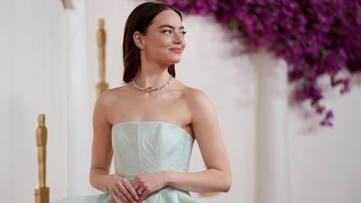 Emma Stone arrived at the Oscars looking absolutely chic in a custom-made mint Louis Vuitton strapless gown featuring an architectural peplum skirt. Styled with a sleek diamond necklace, she completed her red carpet look with glam make-up and open left locks in the centre part of her head. (Ashley Landis/Invision/AP) Emma Stone arrived at the Oscars looking absolutely chic in a custom-made mint Louis Vuitton strapless gown featuring an architectural peplum skirt. Styled with a sleek diamond necklace, she completed her red carpet look with glam make-up and open left locks in the centre part of her head. (Ashley Landis/Invision/AP)