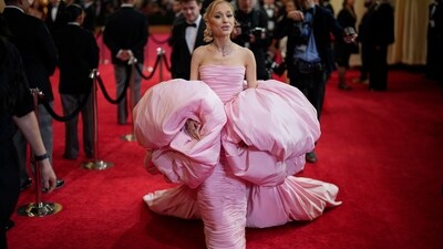 Ariana Grande is certainly not over Barbie fever, and her all-pink look for the 2024 Oscars is proof of that. The popular singer wore a custom pink gown by Giambattista Valli Haute Couture. She teamed the stunning look with a gorgeous pink diamond necklace by Tiffany & Co. and matching dangling earrings, giving her a royal look on the red carpet. (John Locher/Invision/AP) Ariana Grande is certainly not over Barbie fever, and her all-pink look for the 2024 Oscars is proof of that. The popular singer wore a custom pink gown by Giambattista Valli Haute Couture. She teamed the stunning look with a gorgeous pink diamond necklace by Tiffany & Co. and matching dangling earrings, giving her a royal look on the red carpet. (John Locher/Invision/AP)